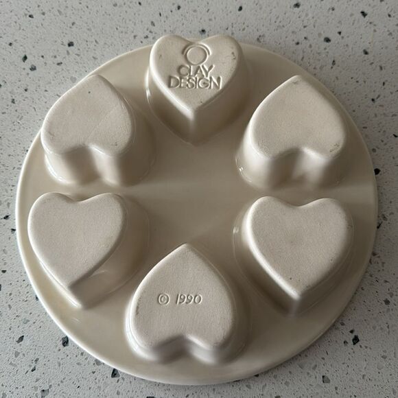 CLAY DESIGN VINTAGE 90s Pottery Hearts Cupcake Pan Hand Painted Irises EUC - Picture 2 of 8